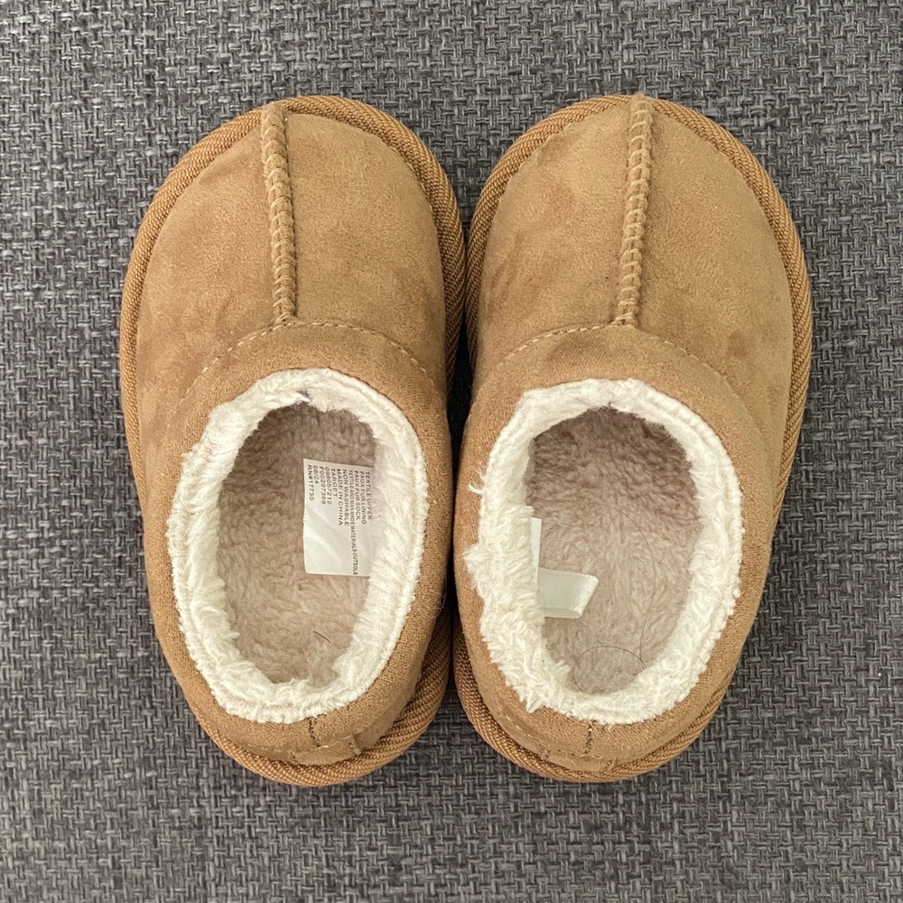 Cat & Jack Toddler Jude Clog Slippers